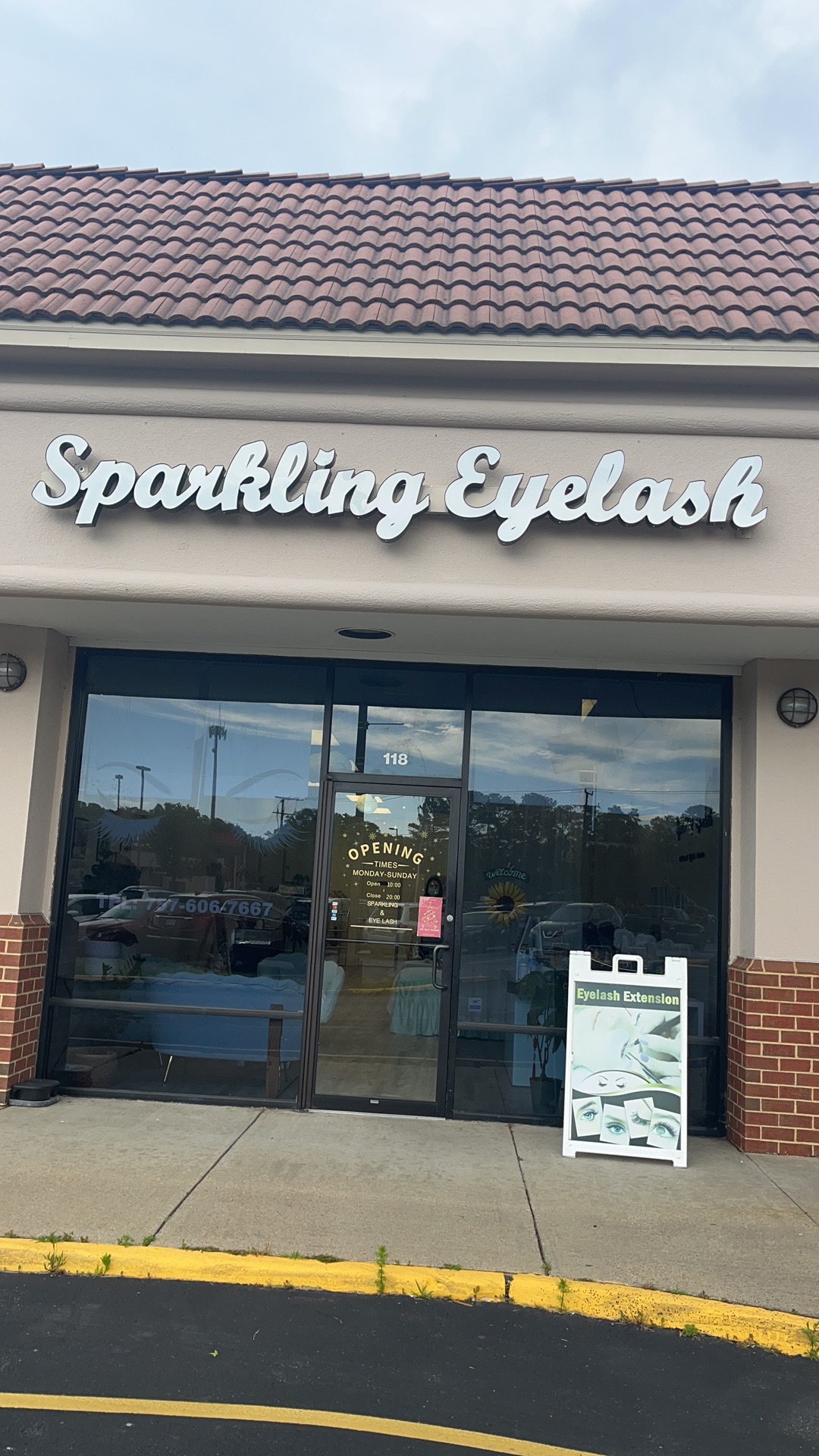 Sparkling Eyelash gallery image